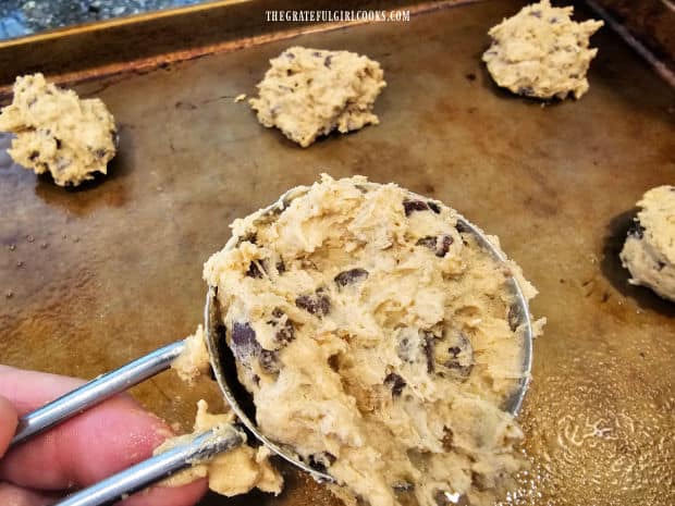 Dough is placed on baking sheets using a ¼ cupful for each cookie.