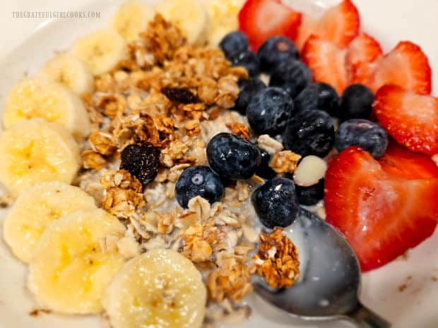 Overnight Oats Fruit Bowl is a delicious, colorful and filling breakfast!